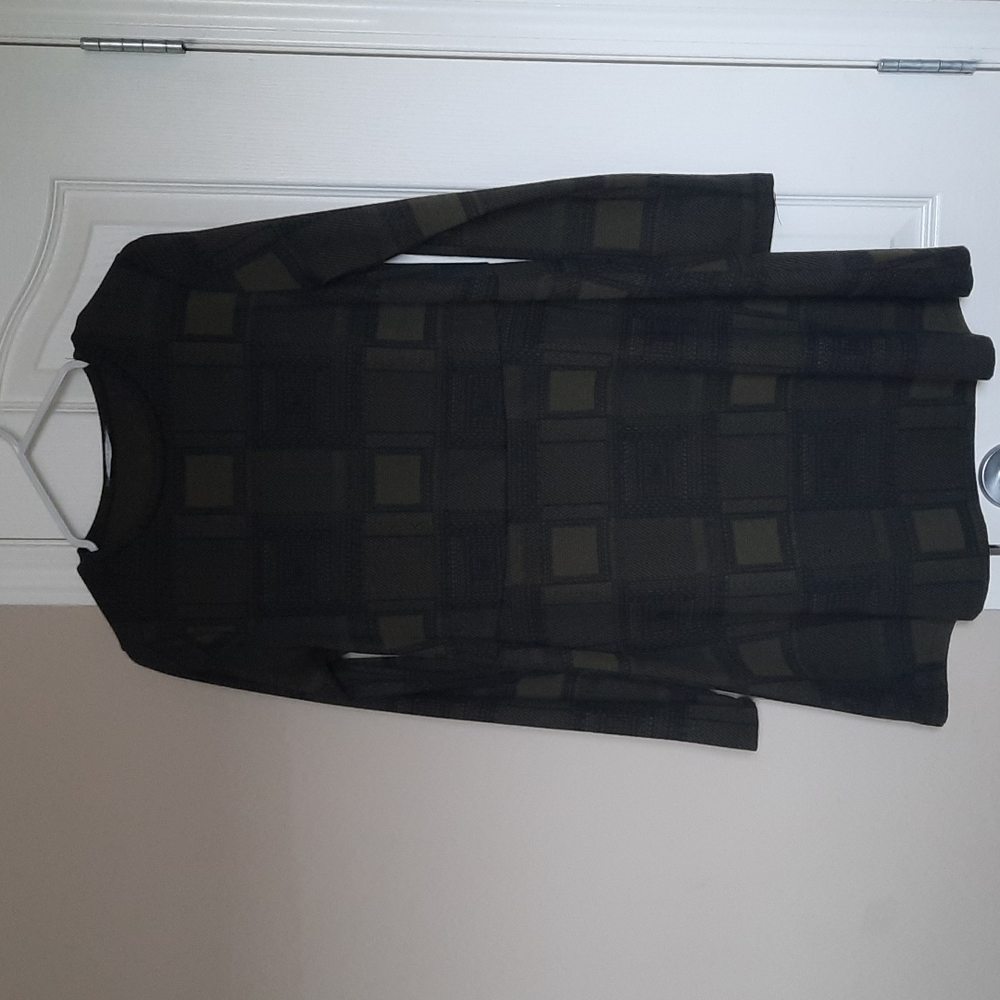 Zara trafaluc,Size Medium,  Color black/green
